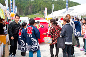 20130526田束山つつじまつり福興市