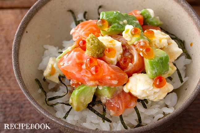 サーモンのカリフォルニア丼