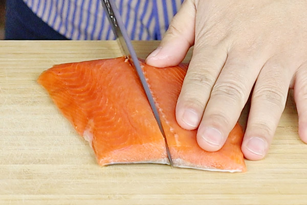 スモークサーモンの食べ方 切り方 山内鮮魚店の海鮮レシピ